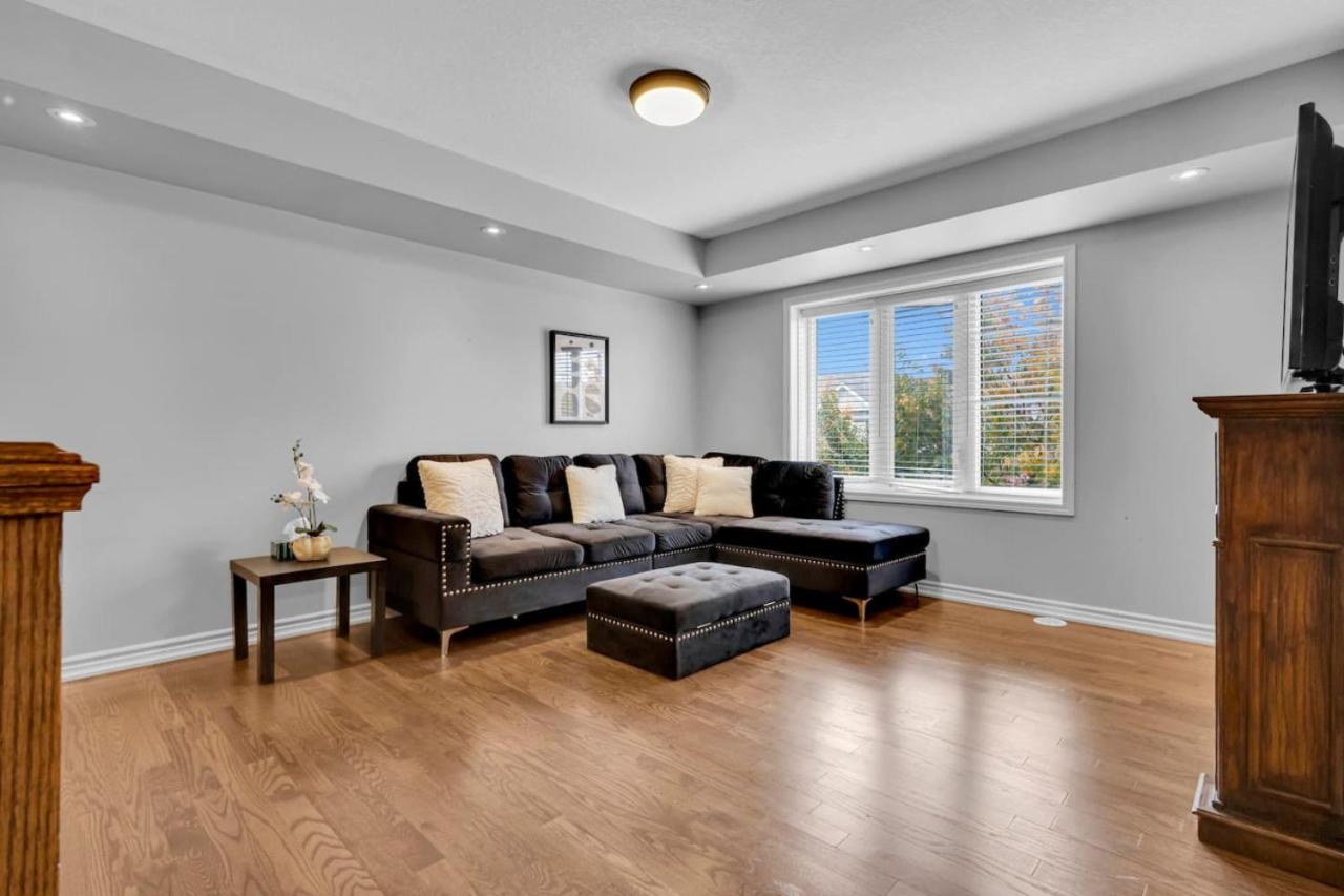 Cozy 3BR Home with Parking Near Kitchener Attractions