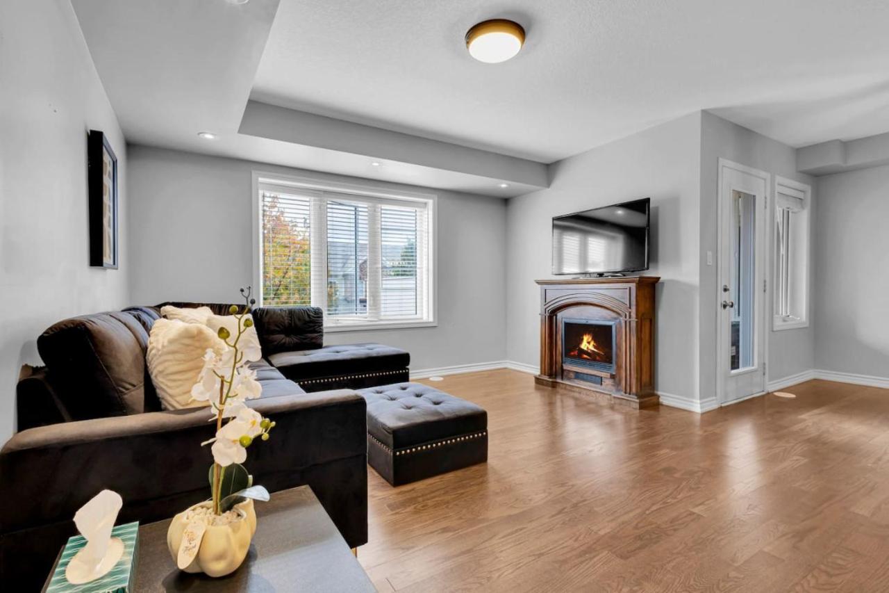 Cozy 3BR Home with Parking Near Kitchener Attractions