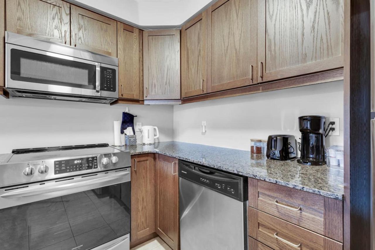 Cozy 3BR Home with Parking Near Kitchener Attractions