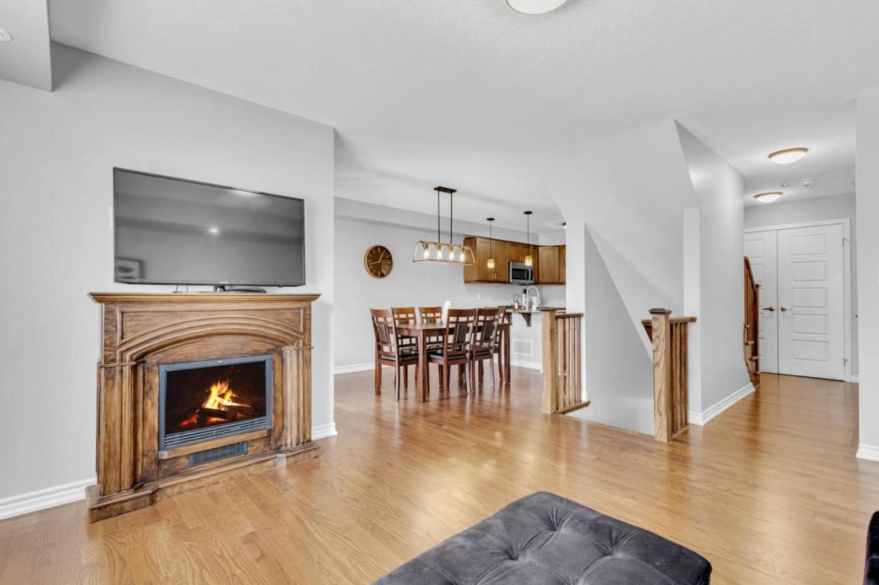 Cozy 3BR Home with Parking Near Kitchener Attractions
