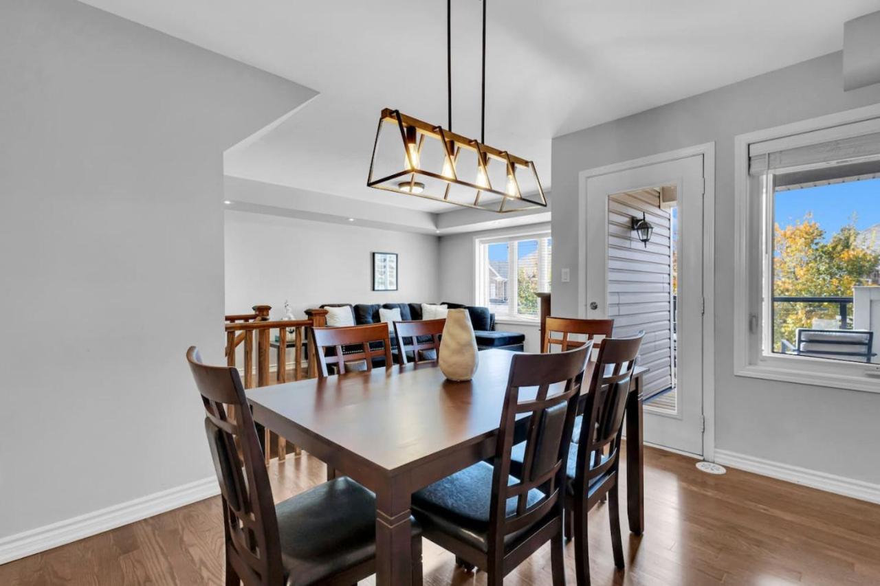 Cozy 3BR Home with Parking Near Kitchener Attractions