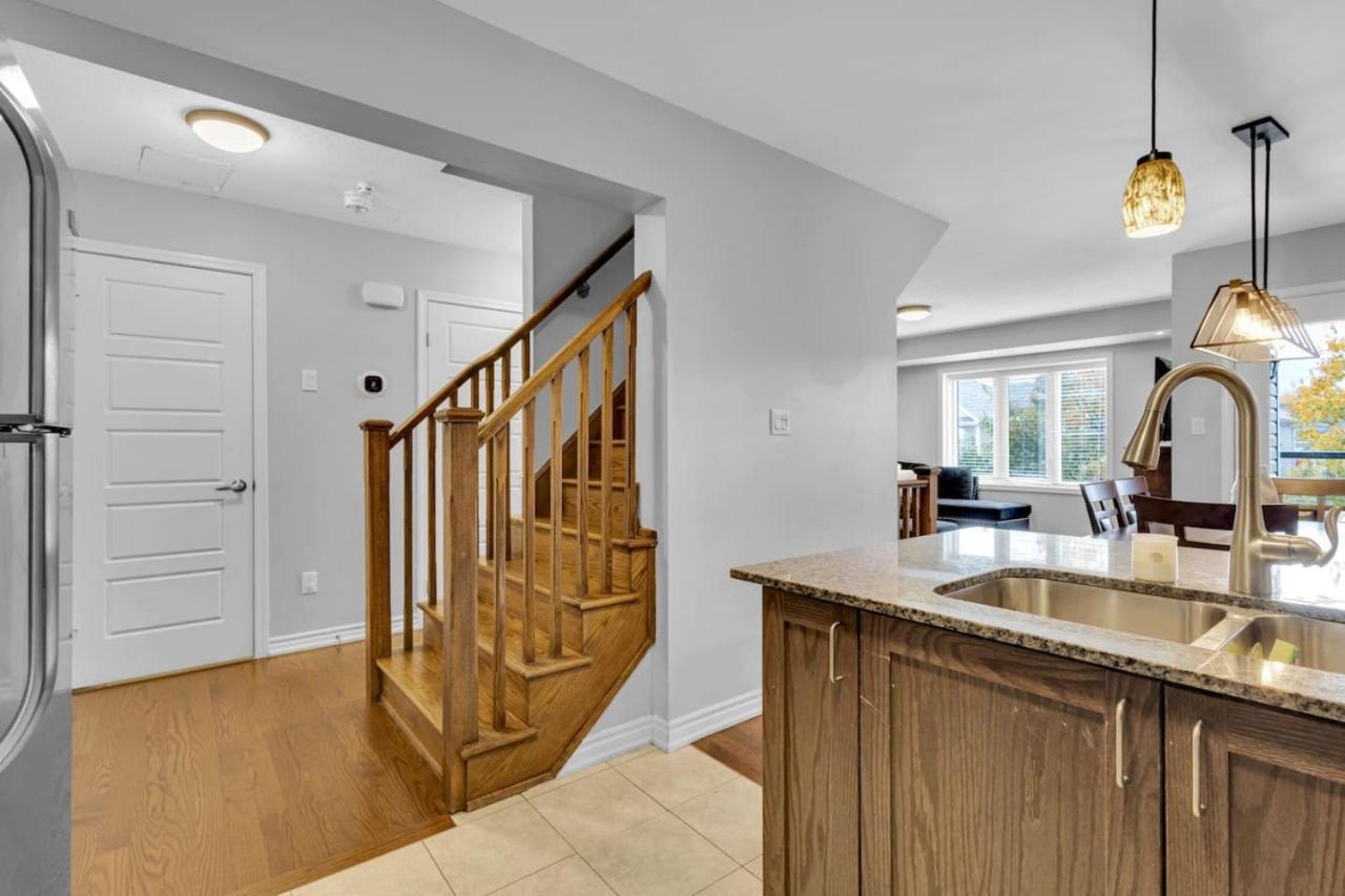 Cozy 3BR Home with Parking Near Kitchener Attractions