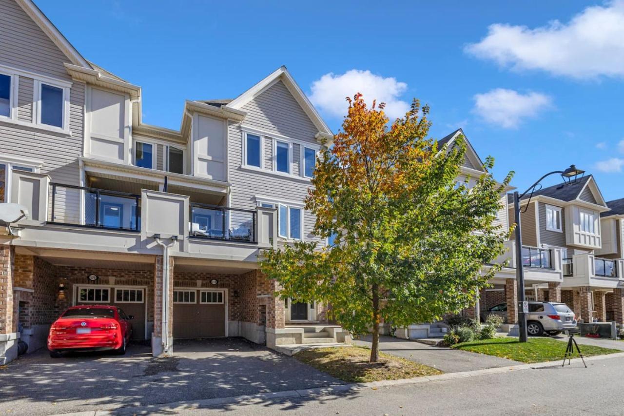 Cozy 3BR Home with Parking Near Kitchener Attractions