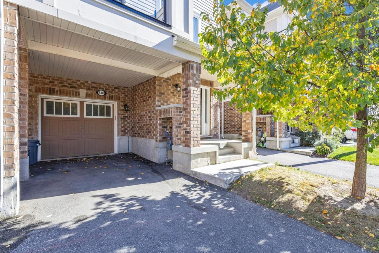 Cozy 3BR Home with Parking Near Kitchener Attractions
