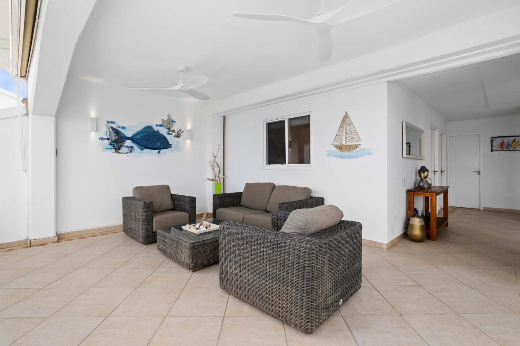 Belmar Oceanfront Apartments 21 right on the ocean with diving facilities