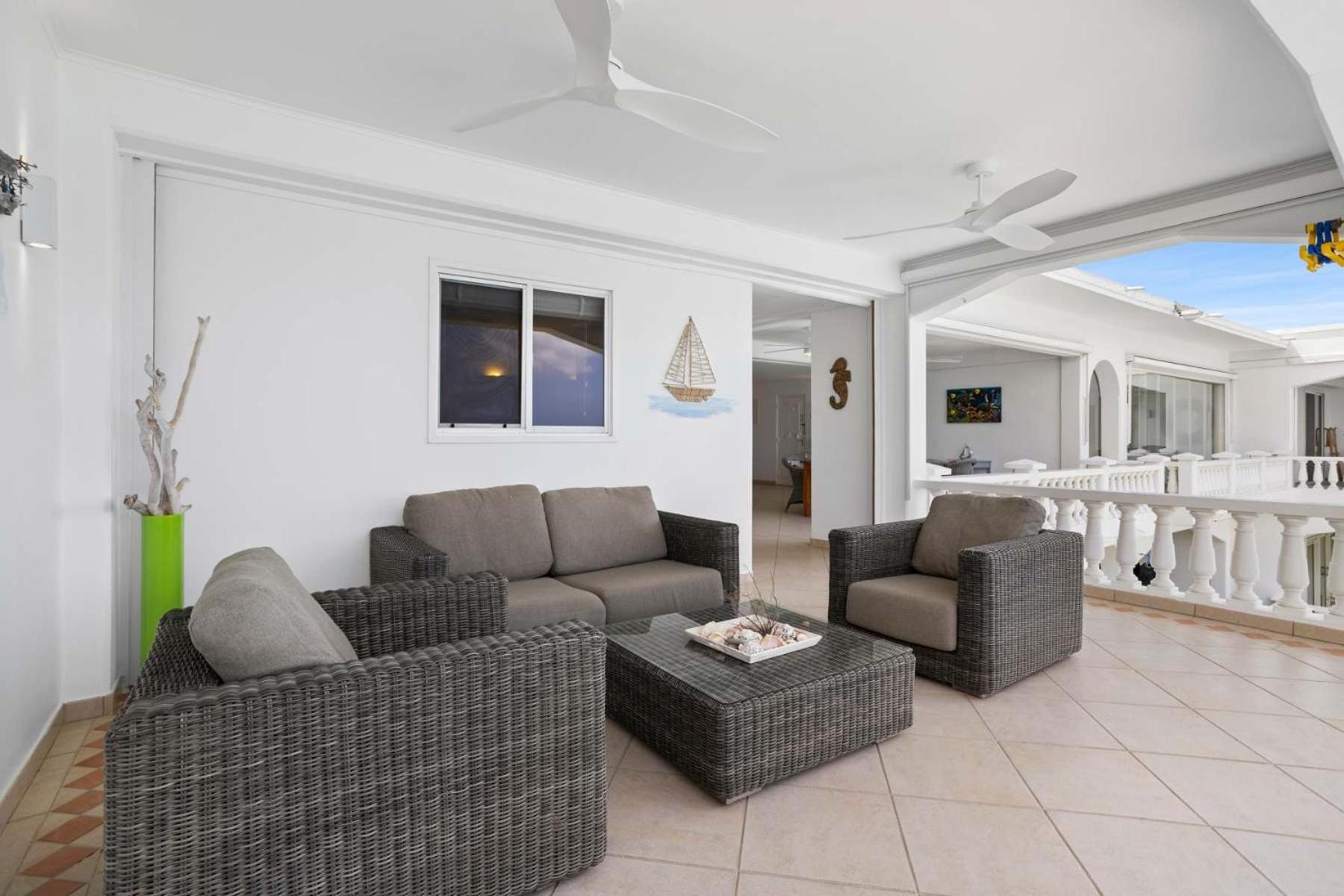 Belmar Oceanfront Apartments 21 right on the ocean with diving facilities
