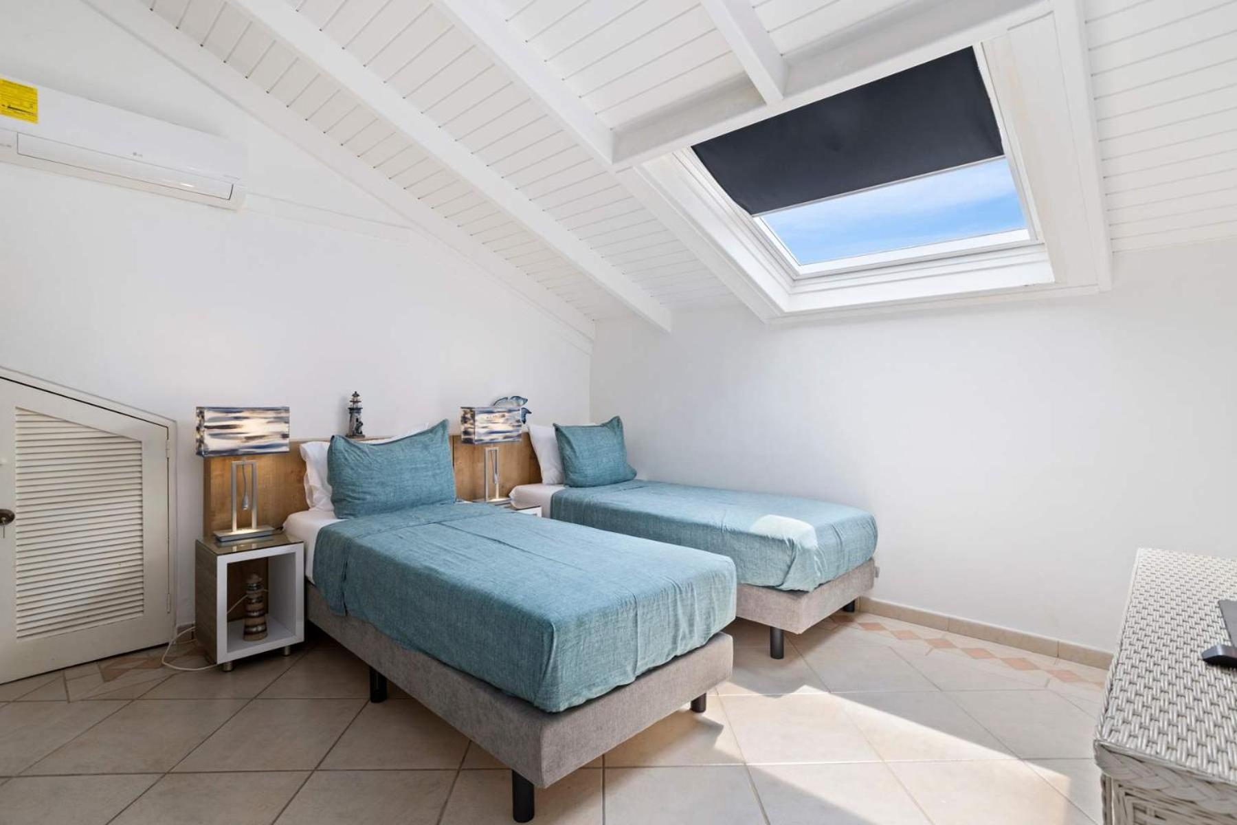 Belmar Oceanfront Apartments 21 right on the ocean with diving facilities