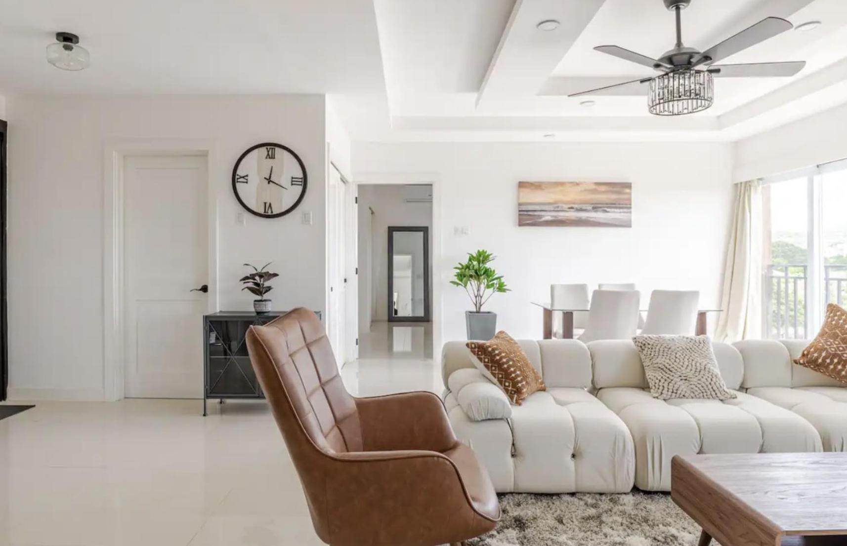Luxe City Oasis 2BR with Rooftop Pool and Gym view 3