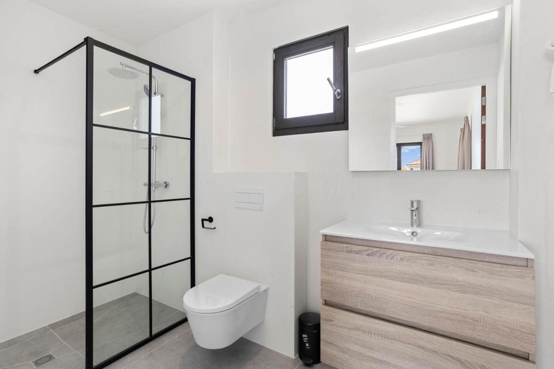 Bonaire Beach Apartment 8 with communal pool and diving facilities
