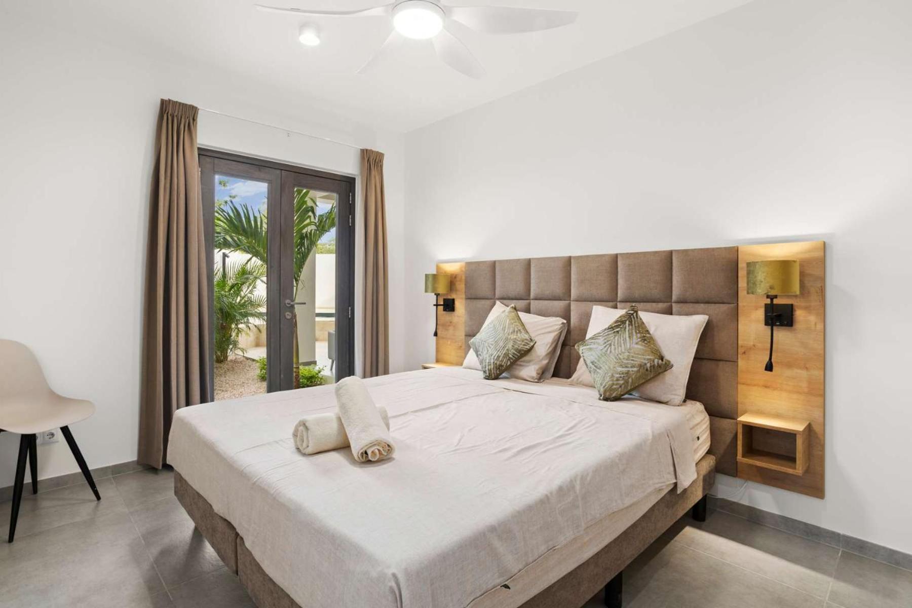 Bonaire Beach Apartment 3 with communal pool and diving facilities