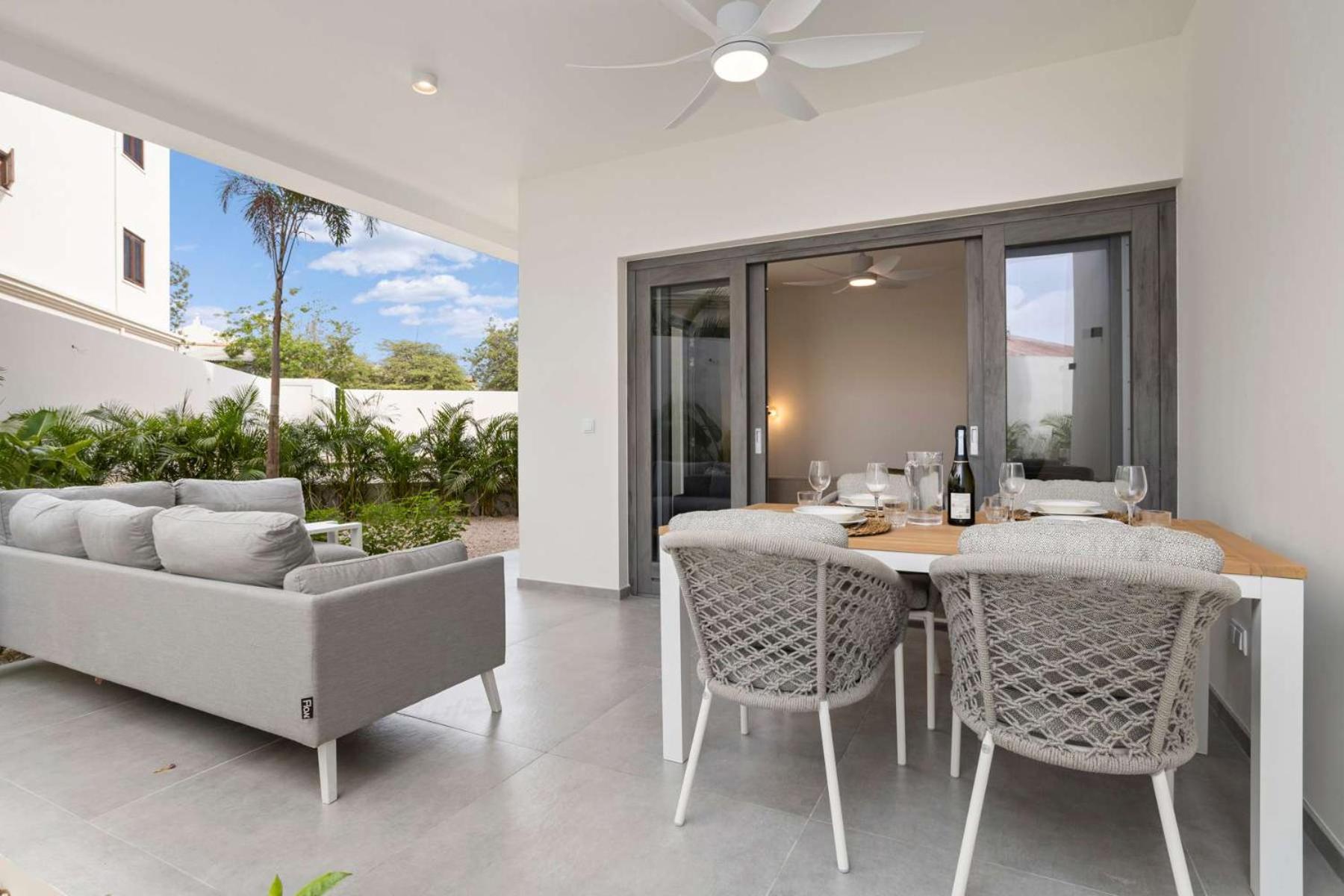 Bonaire Beach Apartment 3 with communal pool and diving facilities