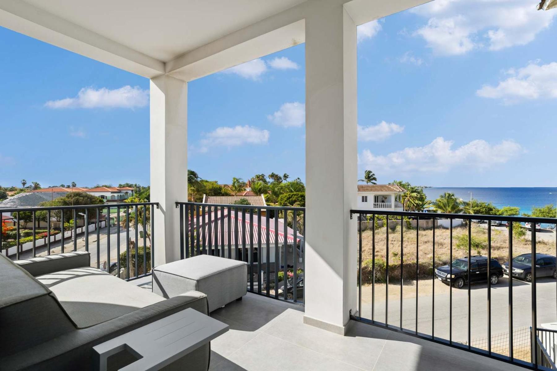 Bonaire Beach Apartment 9 with communal pool and diving facilities