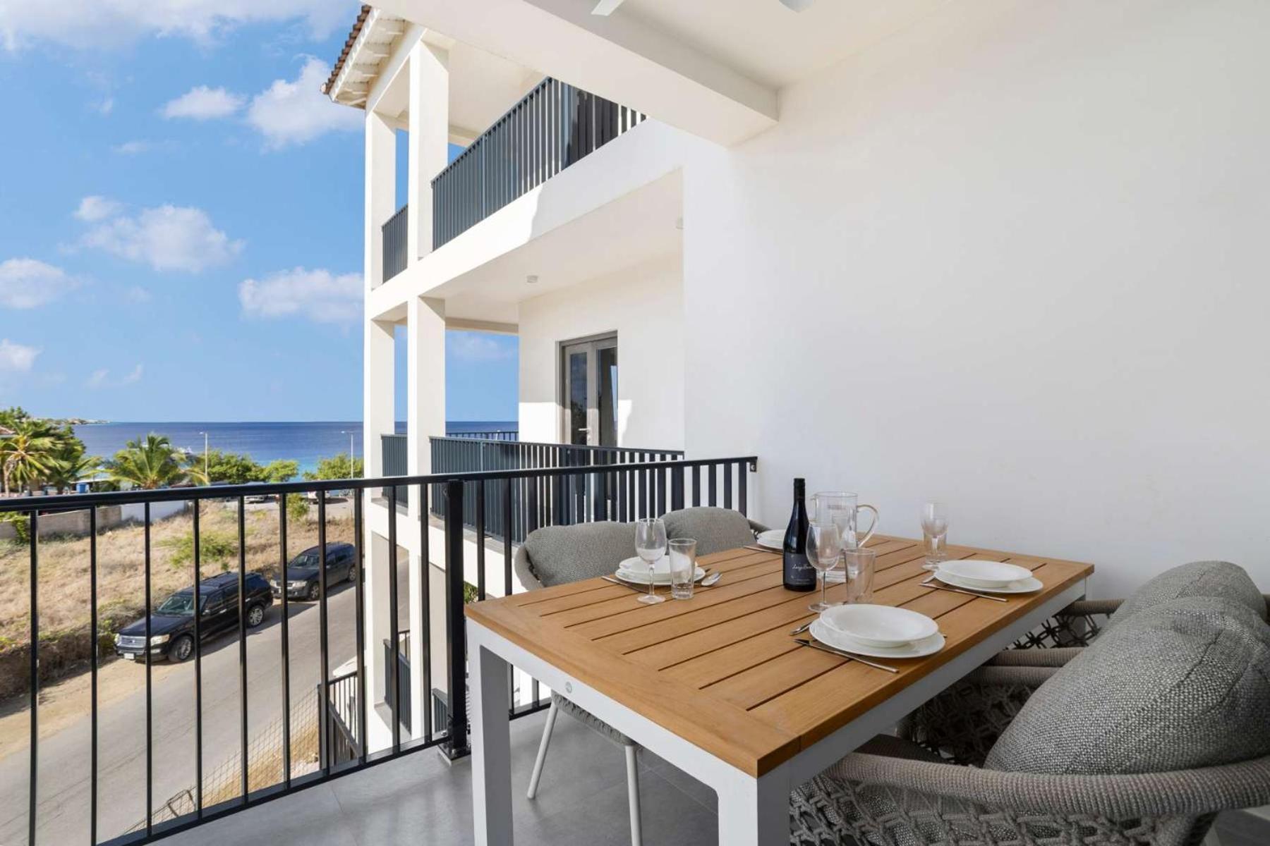 Bonaire Beach Apartment 9 with communal pool and diving facilities