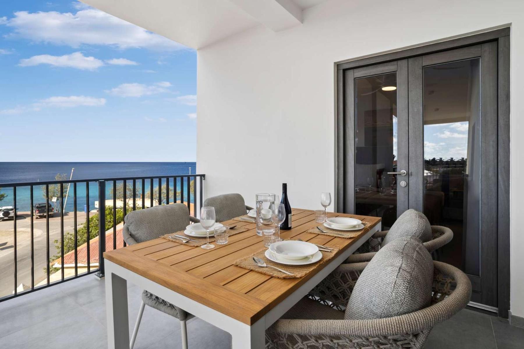 Bonaire Beach Apartment 10 with communal pool and diving facilities