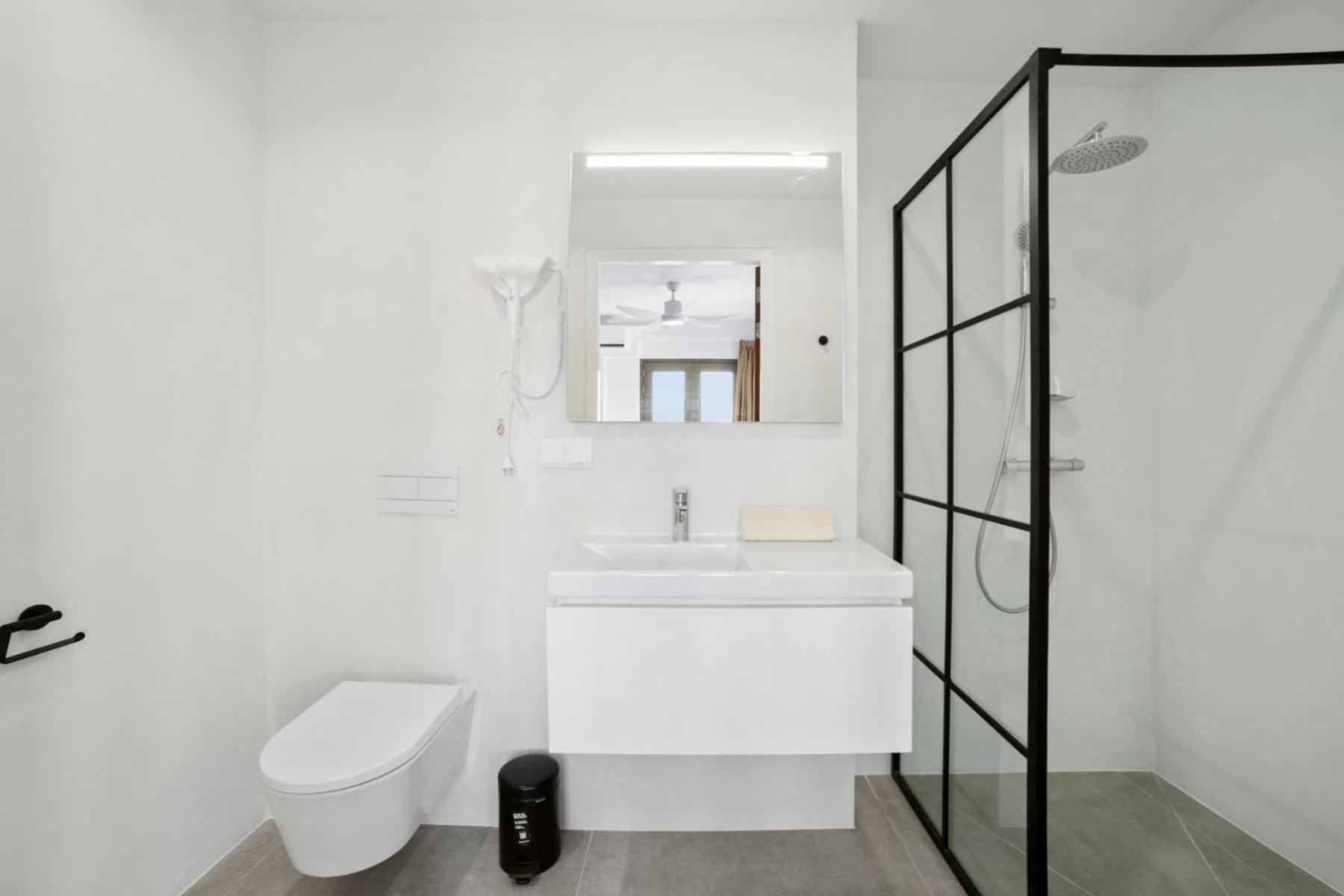 Bonaire Beach Apartment 10 with communal pool and diving facilities