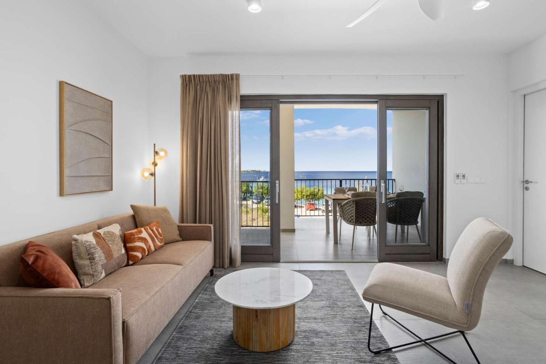 Bonaire Beach Apartment 10 with communal pool and diving facilities
