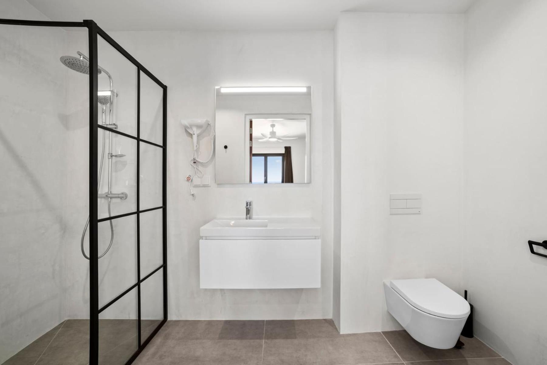 Bonaire Beach Apartment 10 with communal pool and diving facilities