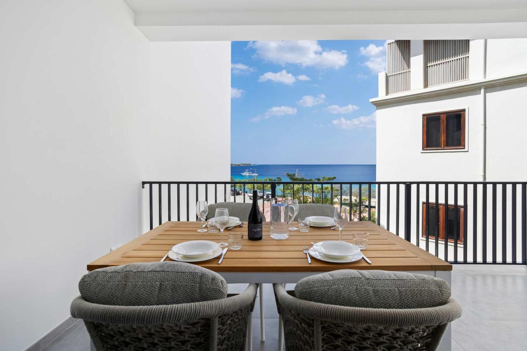 Bonaire Beach Apartment 11 with communal pool and diving facilities