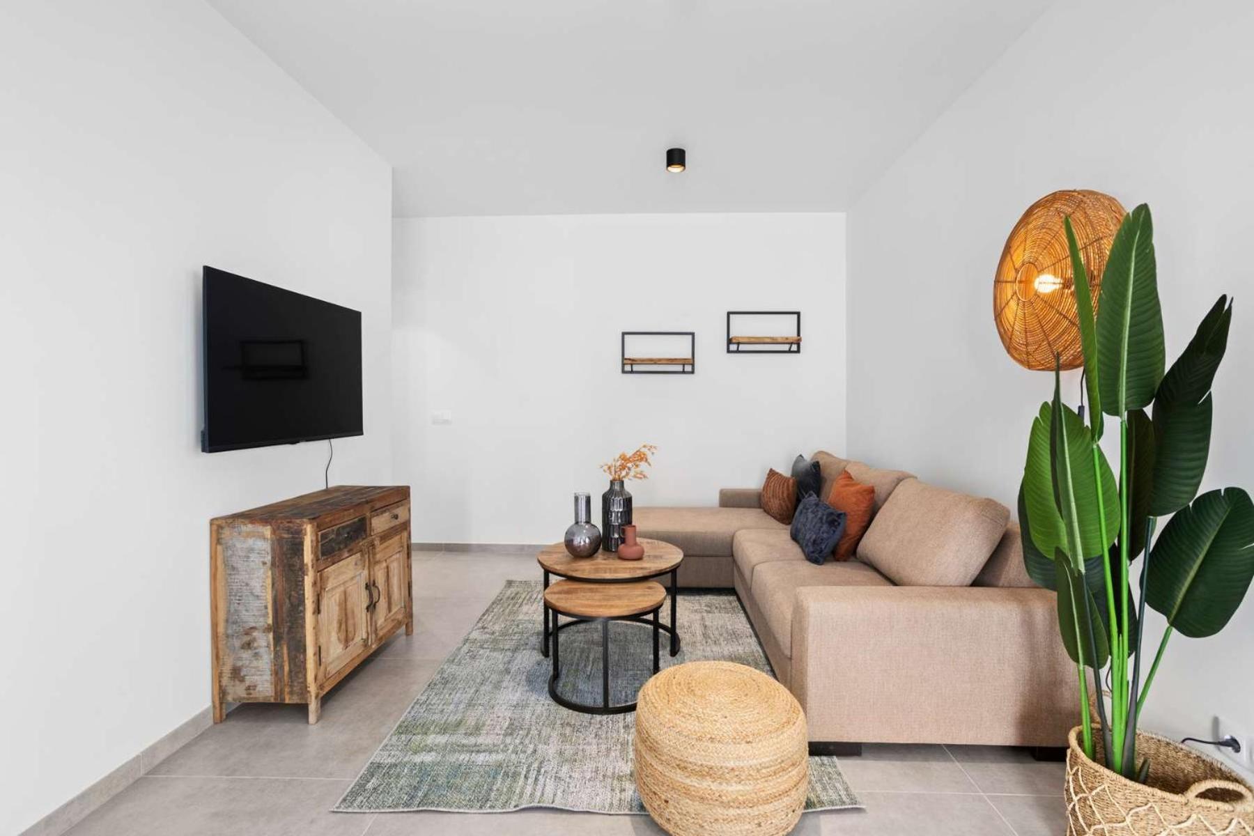 Bonaire Beach Apartment 11 with communal pool and diving facilities