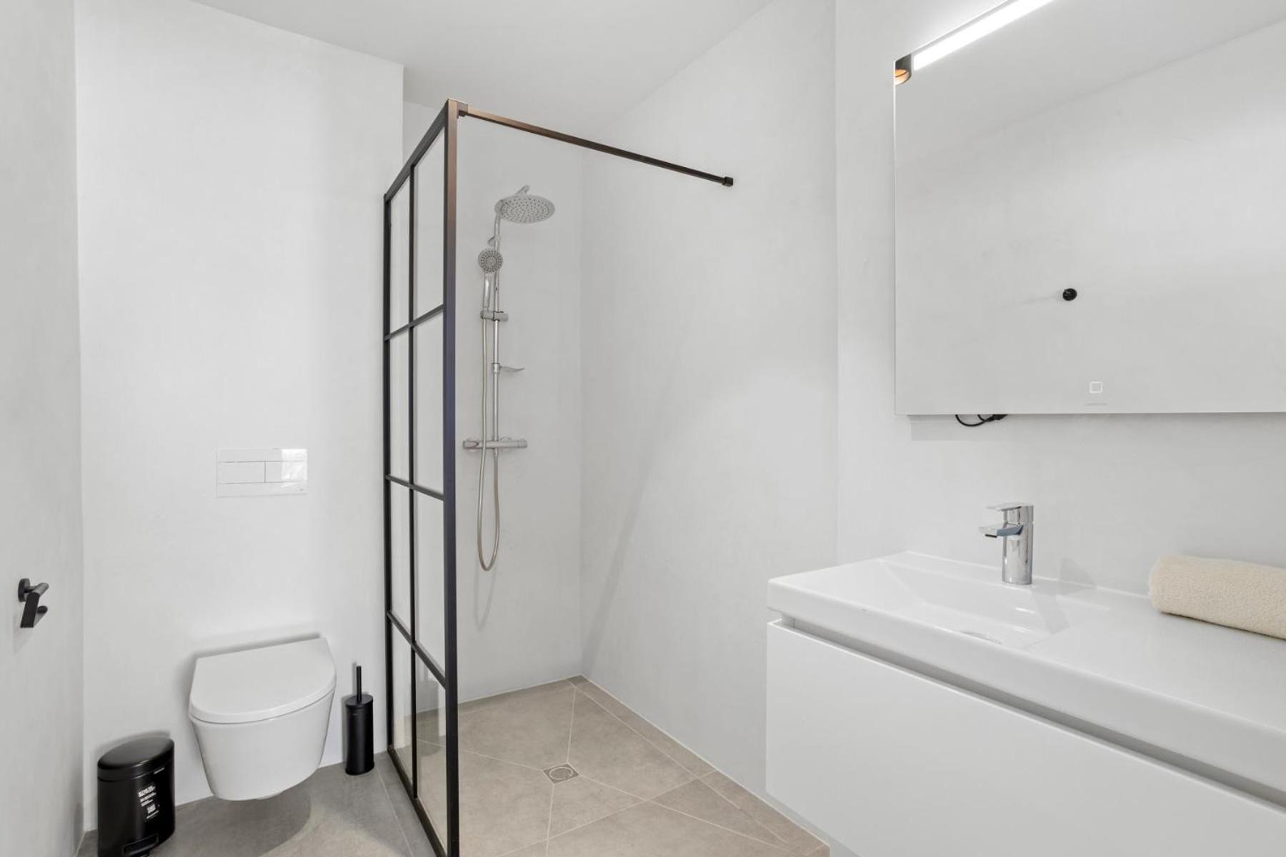 Bonaire Beach Apartment 11 with communal pool and diving facilities