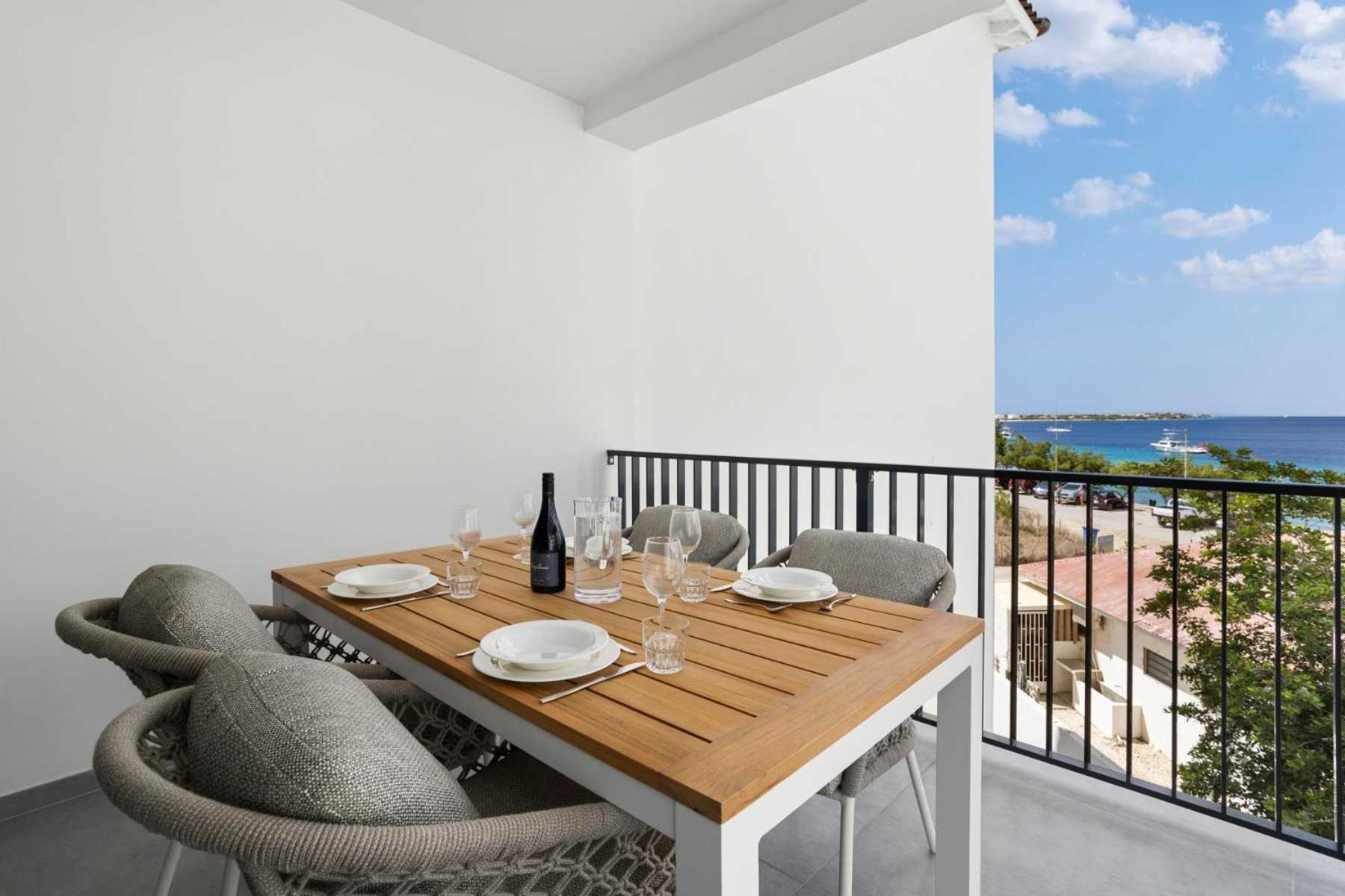 Bonaire Beach Apartment 11 with communal pool and diving facilities