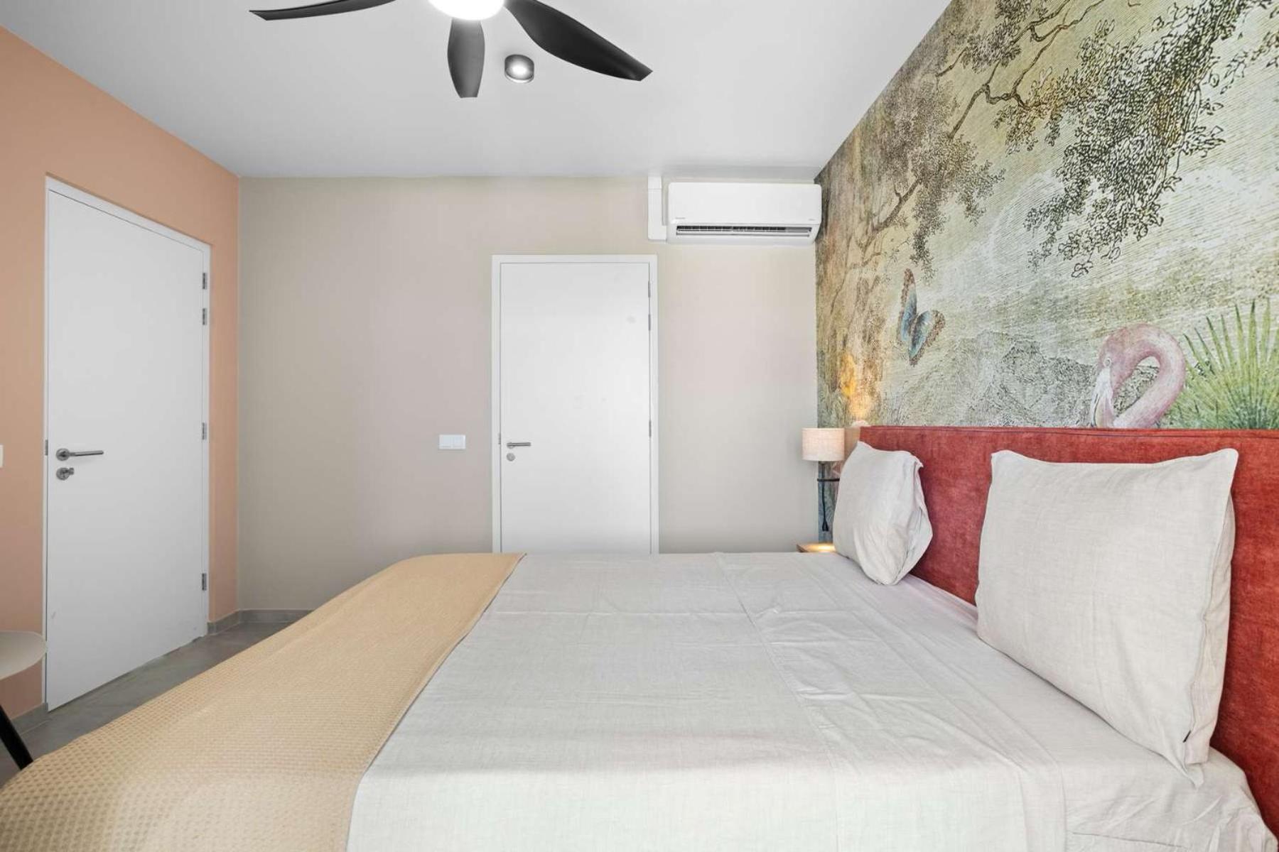Bonaire Beach Apartment 12 with communal pool and diving facilities