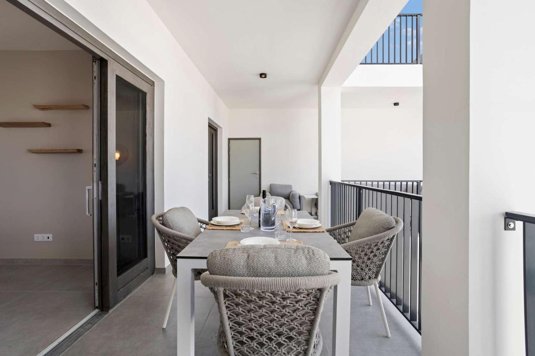 Bonaire Beach Apartment 12 with communal pool and diving facilities