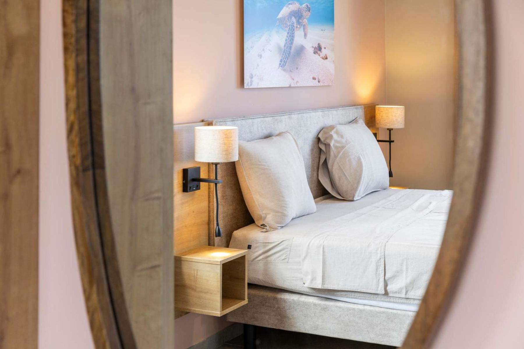 Bonaire Beach Apartment 12 with communal pool and diving facilities