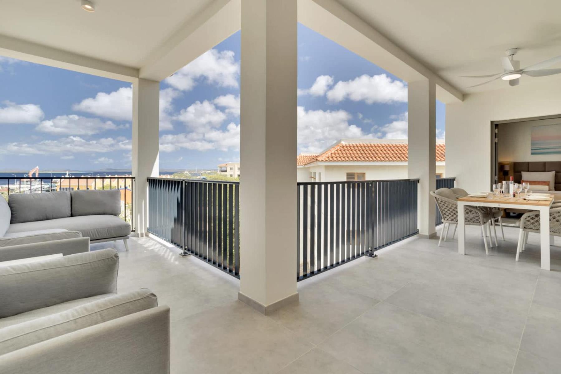 Bonaire Beach Apartment 16 with communal pool and diving facilities