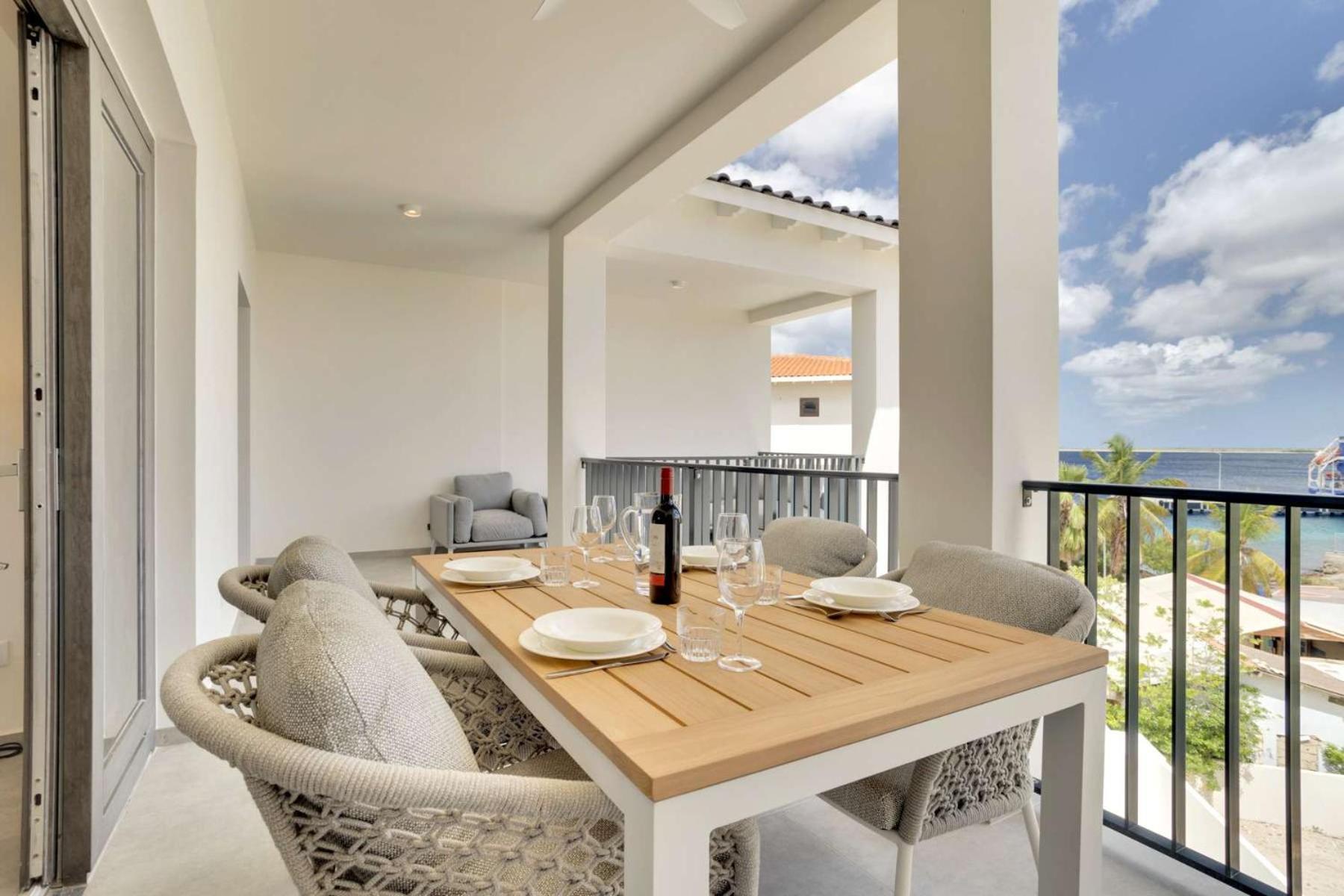 Bonaire Beach Apartment 16 with communal pool and diving facilities