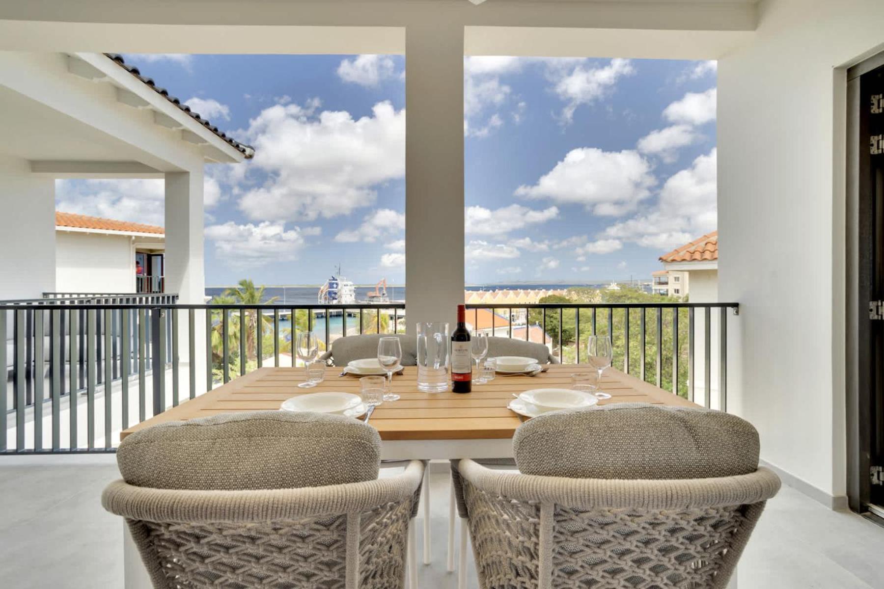 Bonaire Beach Apartment 16 with communal pool and diving facilities