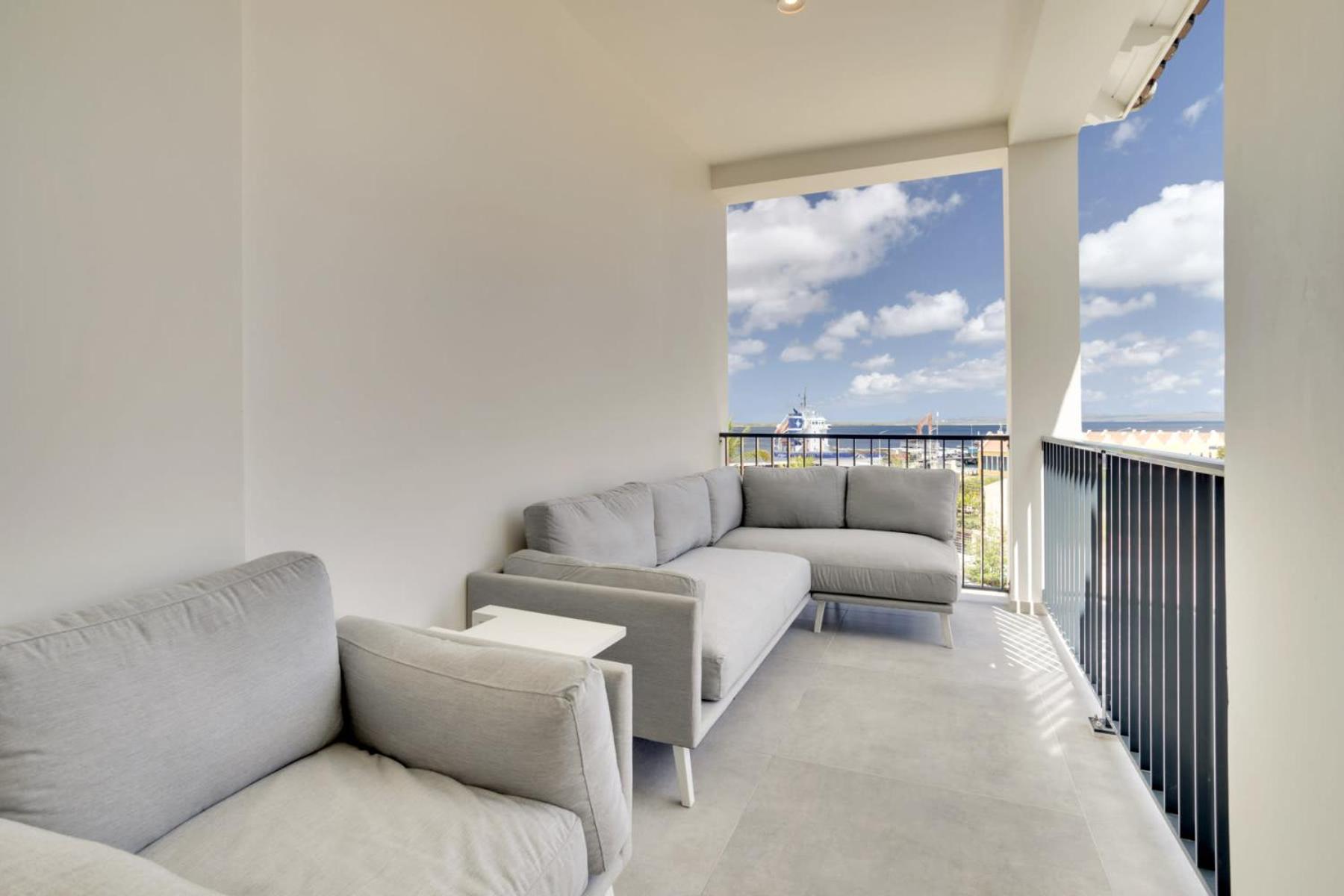 Bonaire Beach Apartment 16 with communal pool and diving facilities