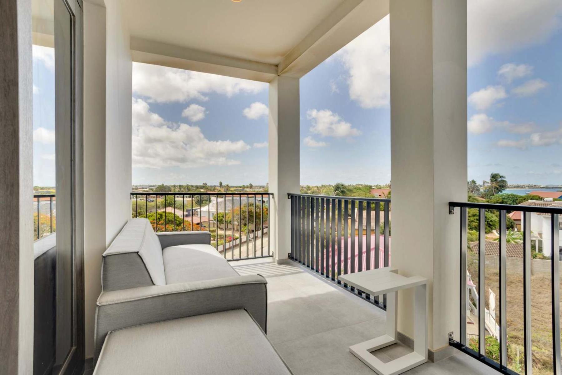 Bonaire Beach Apartment 17 with communal pool and diving facilities