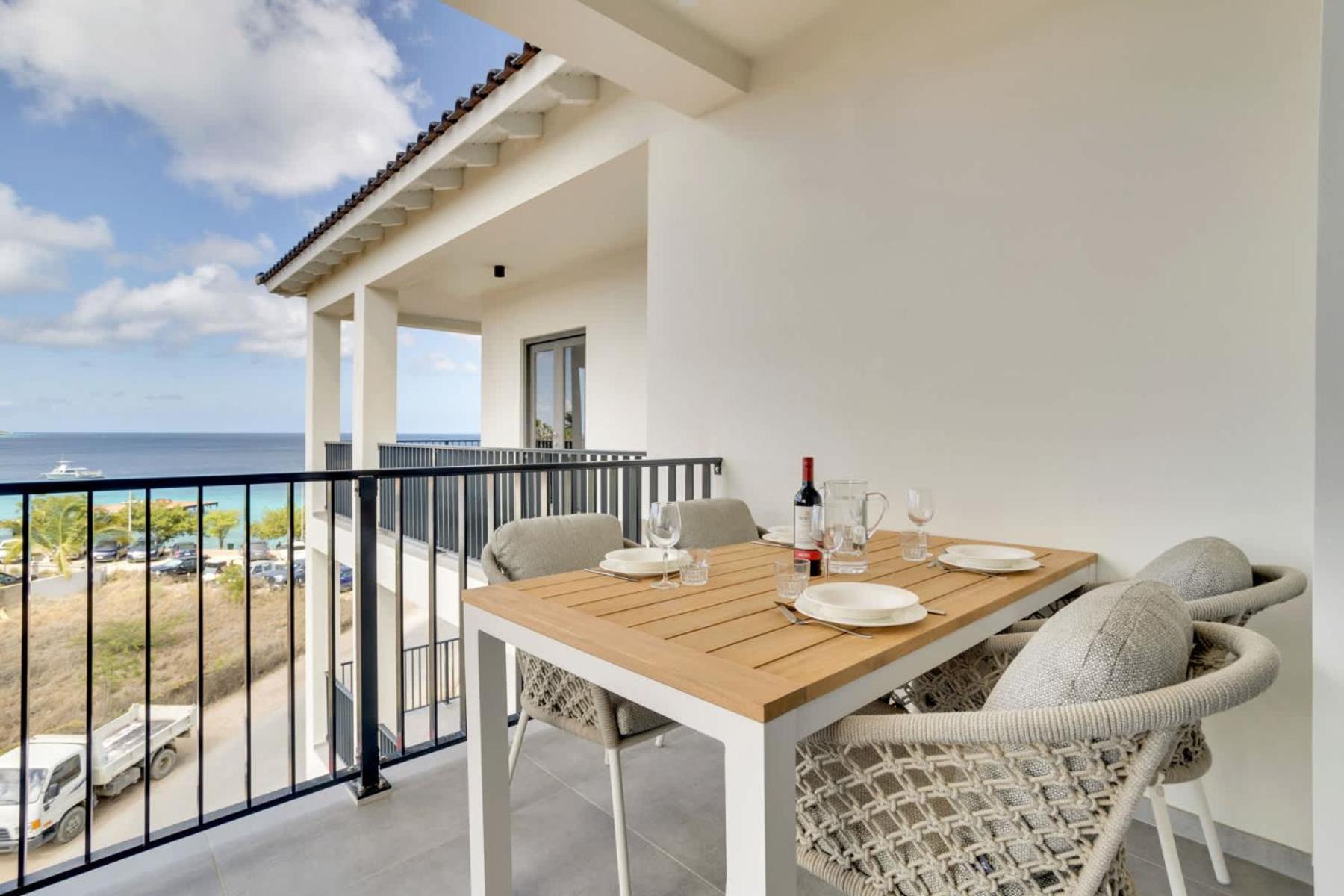 Bonaire Beach Apartment 17 with communal pool and diving facilities