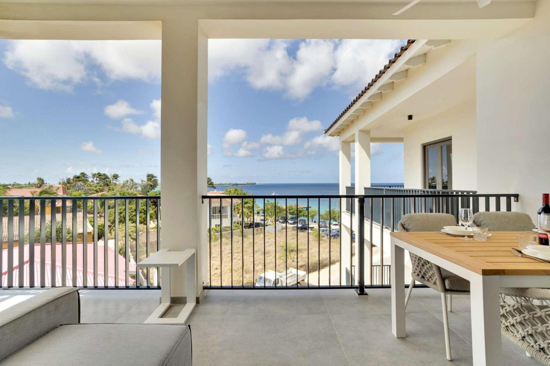 Bonaire Beach Apartment 17 with communal pool and diving facilities