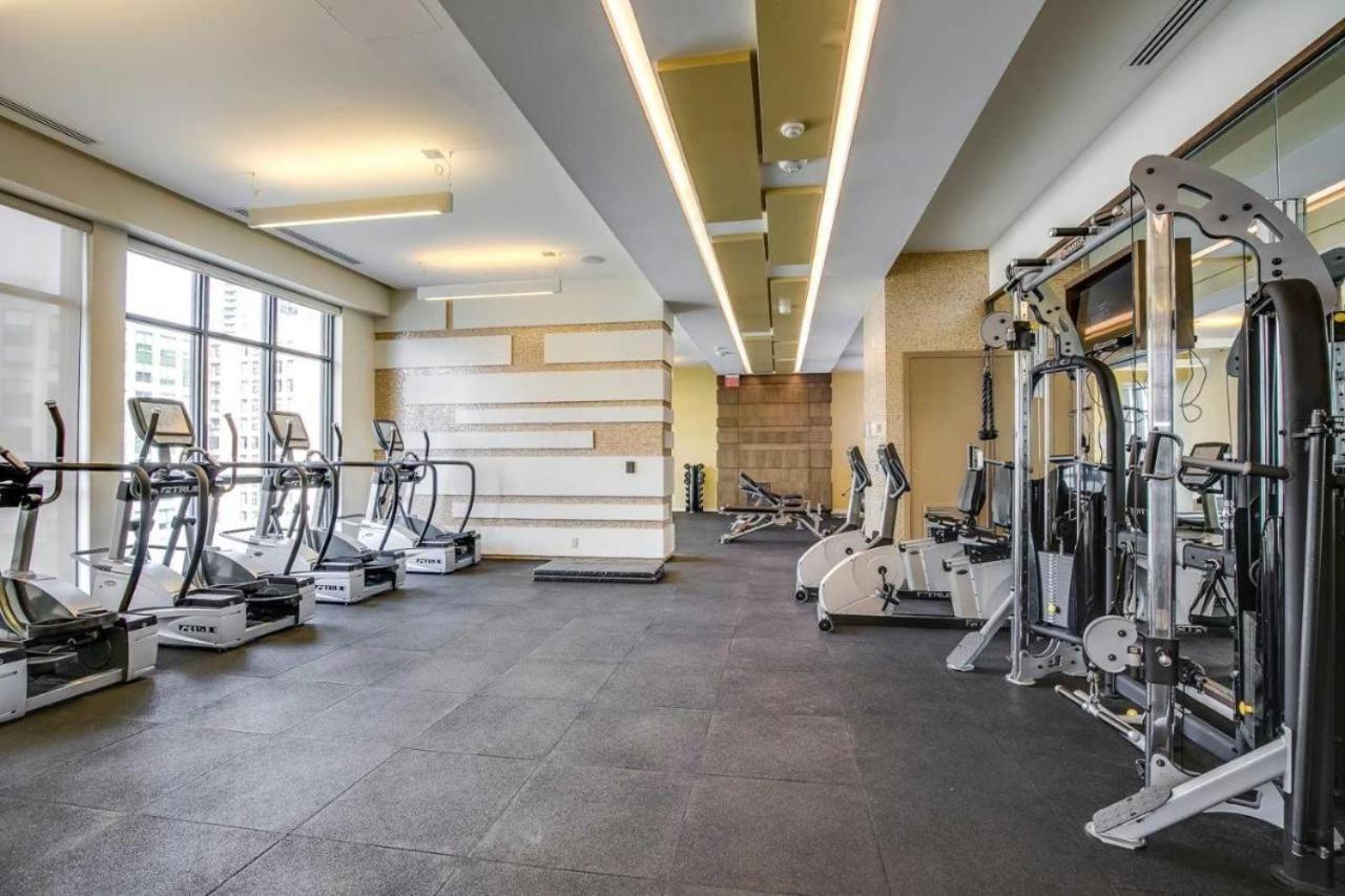 Luxury CN Tower View, 2BR 2BATH, Free parking
