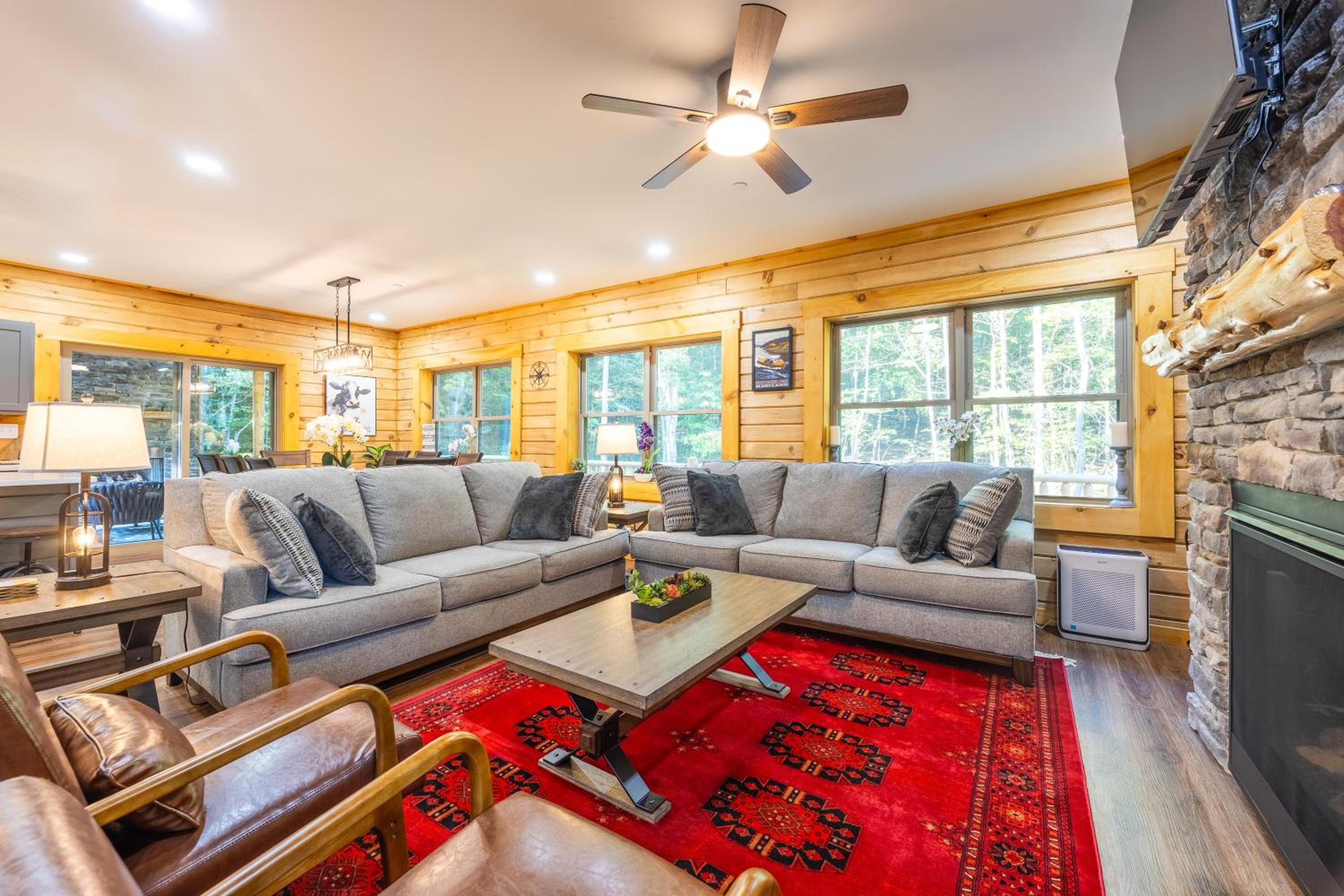 Carefree Wisper-New build, hot tub, BBQ & EV view 4