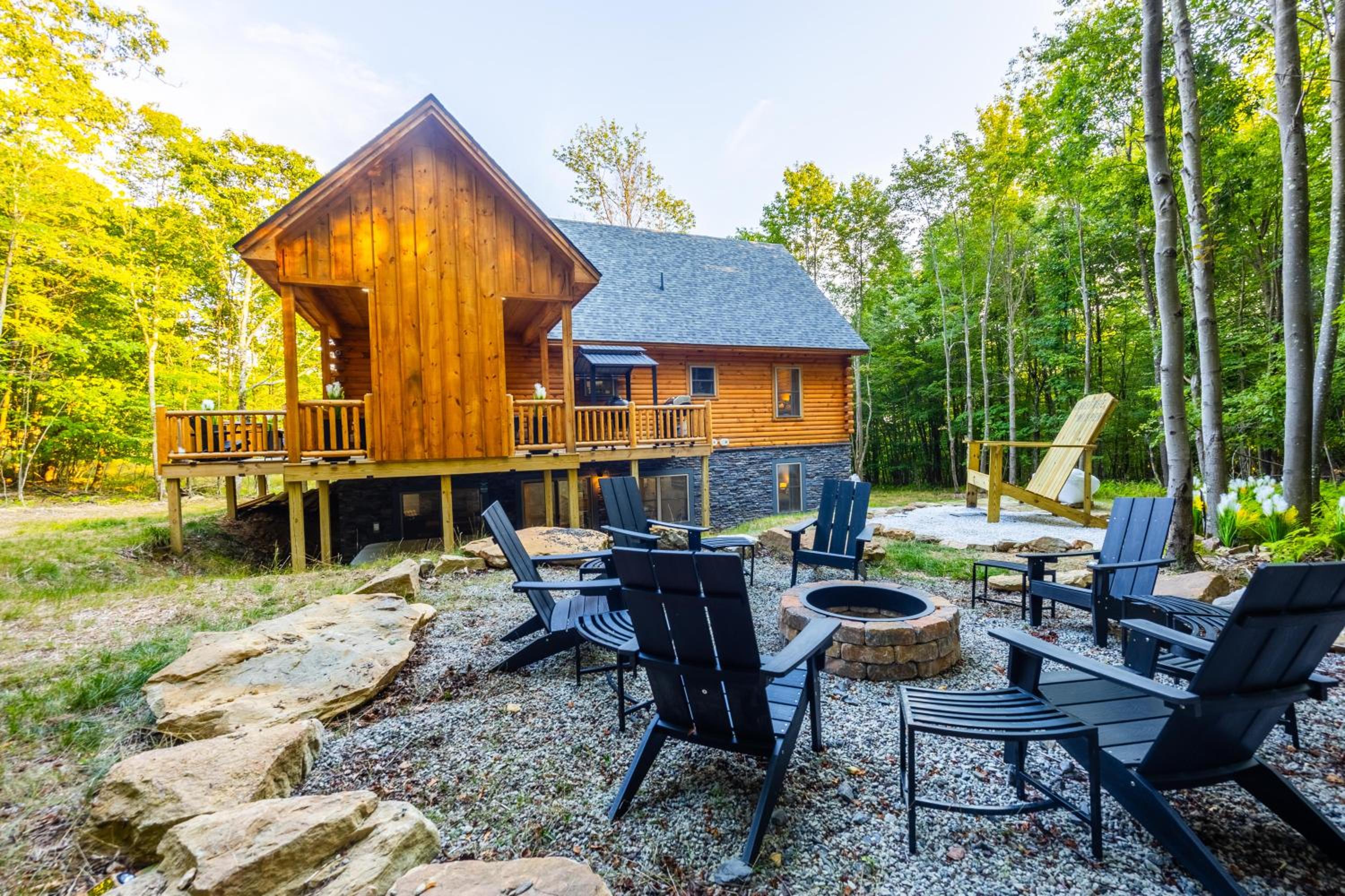 Carefree Wisper-New build, hot tub, BBQ & EV view 2