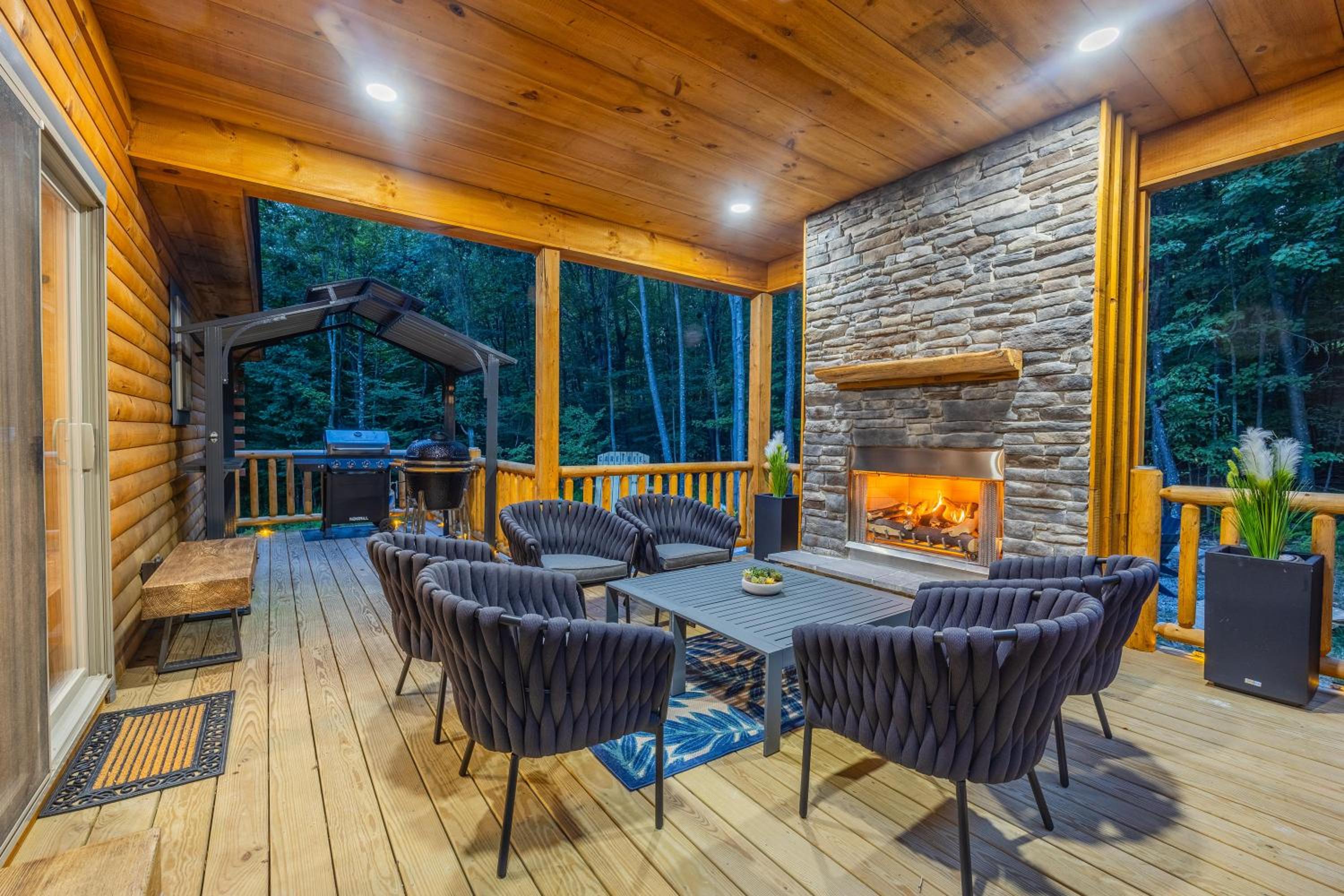 Carefree Wisper-New build, hot tub, BBQ & EV view 3