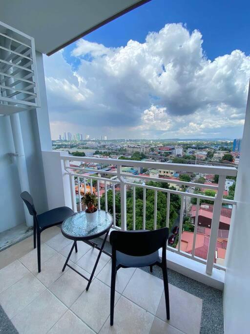 Easy Escape 1bedroom unit Satori Pasig view 5