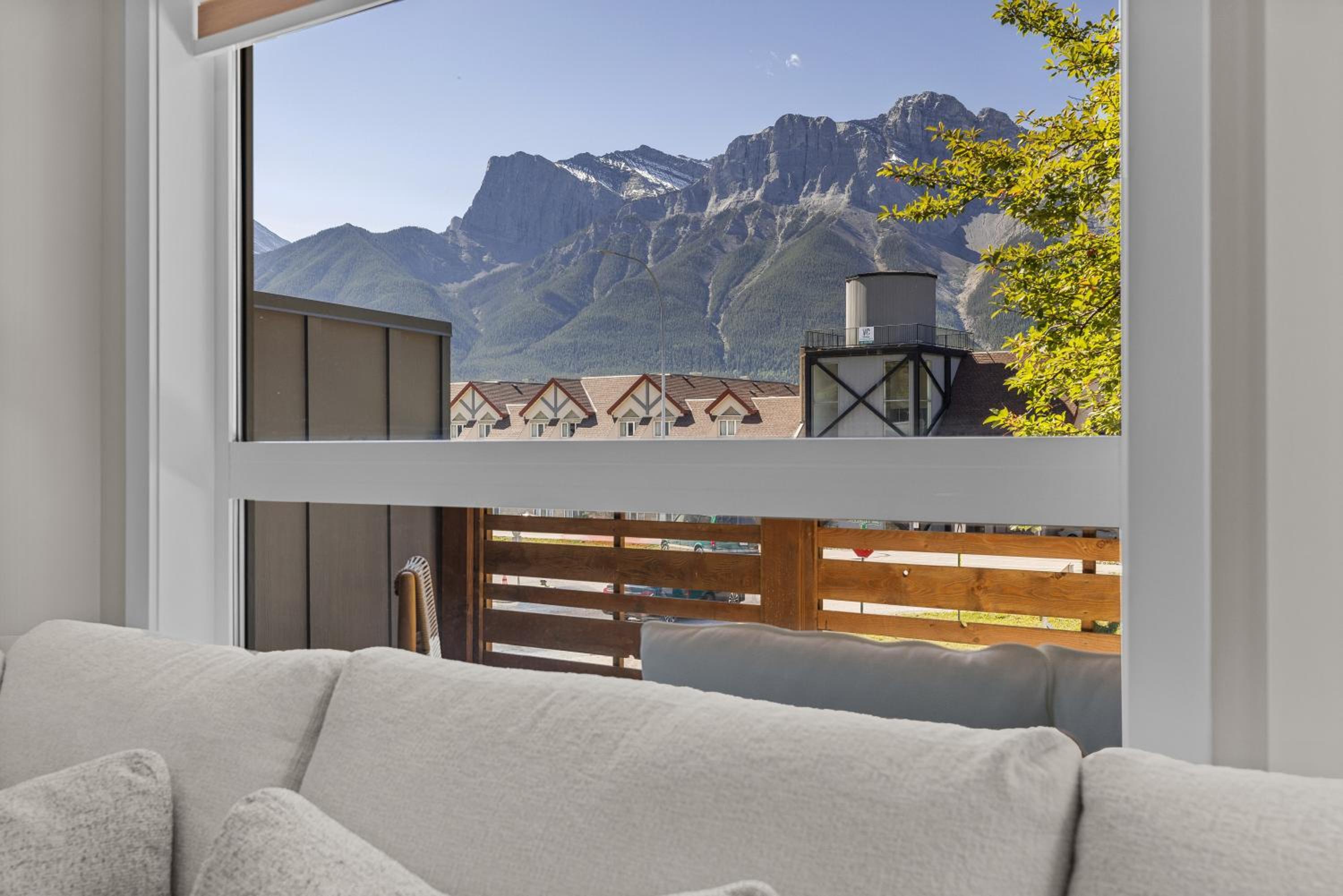 Sisters Summit Villa by WeekAway Vacations