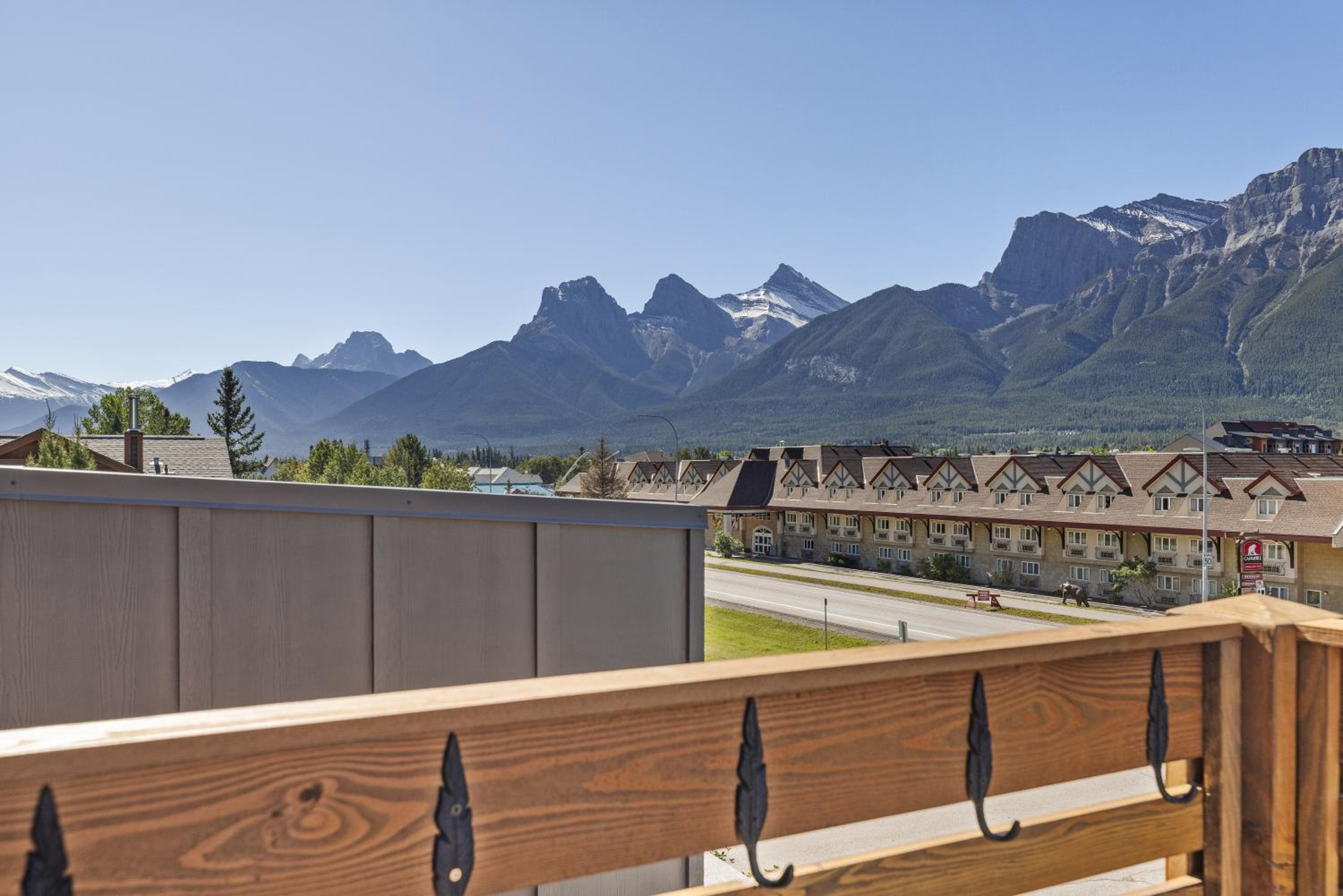 Sisters Summit Villa by WeekAway Vacations
