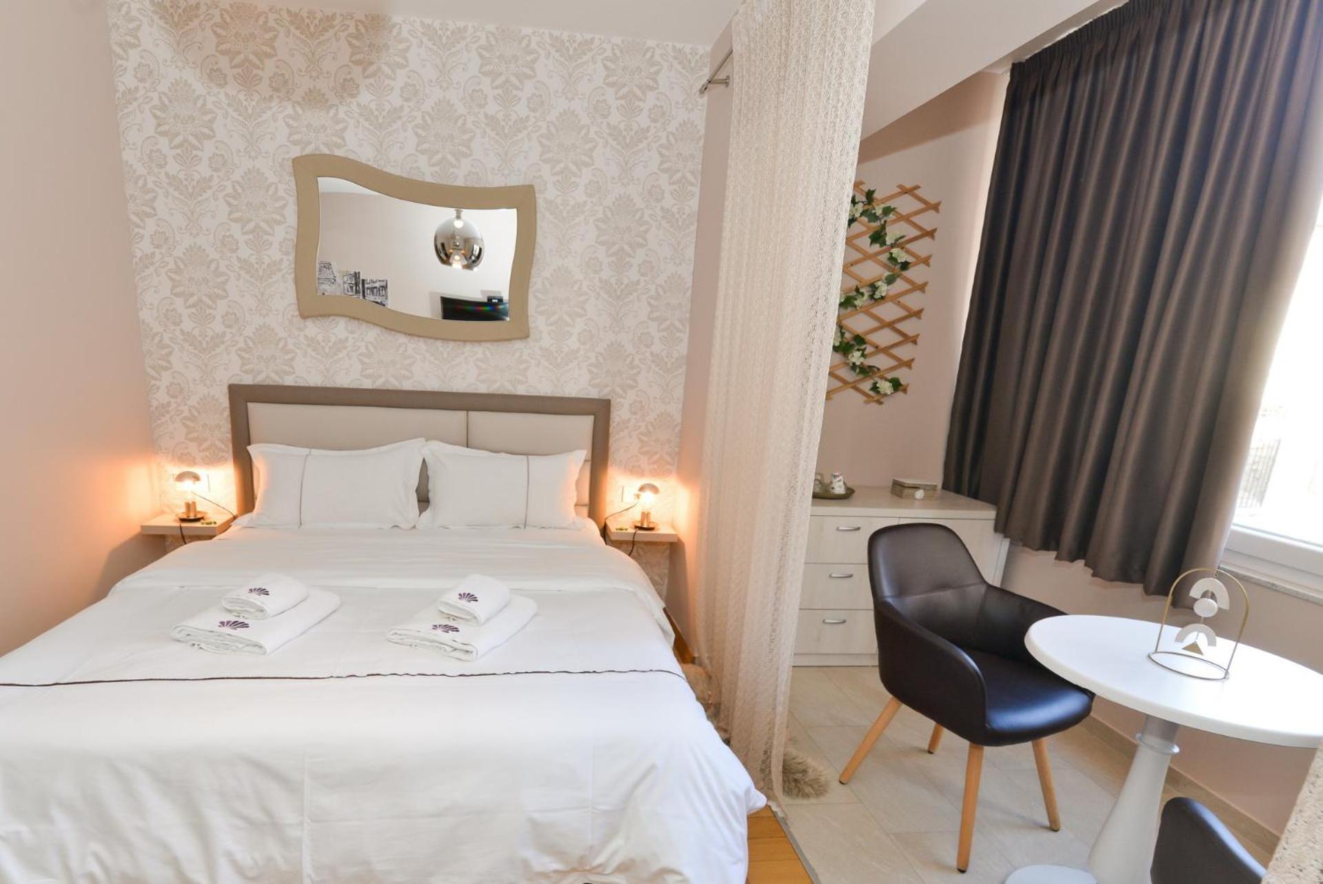 Zoilo Rooms self check-in