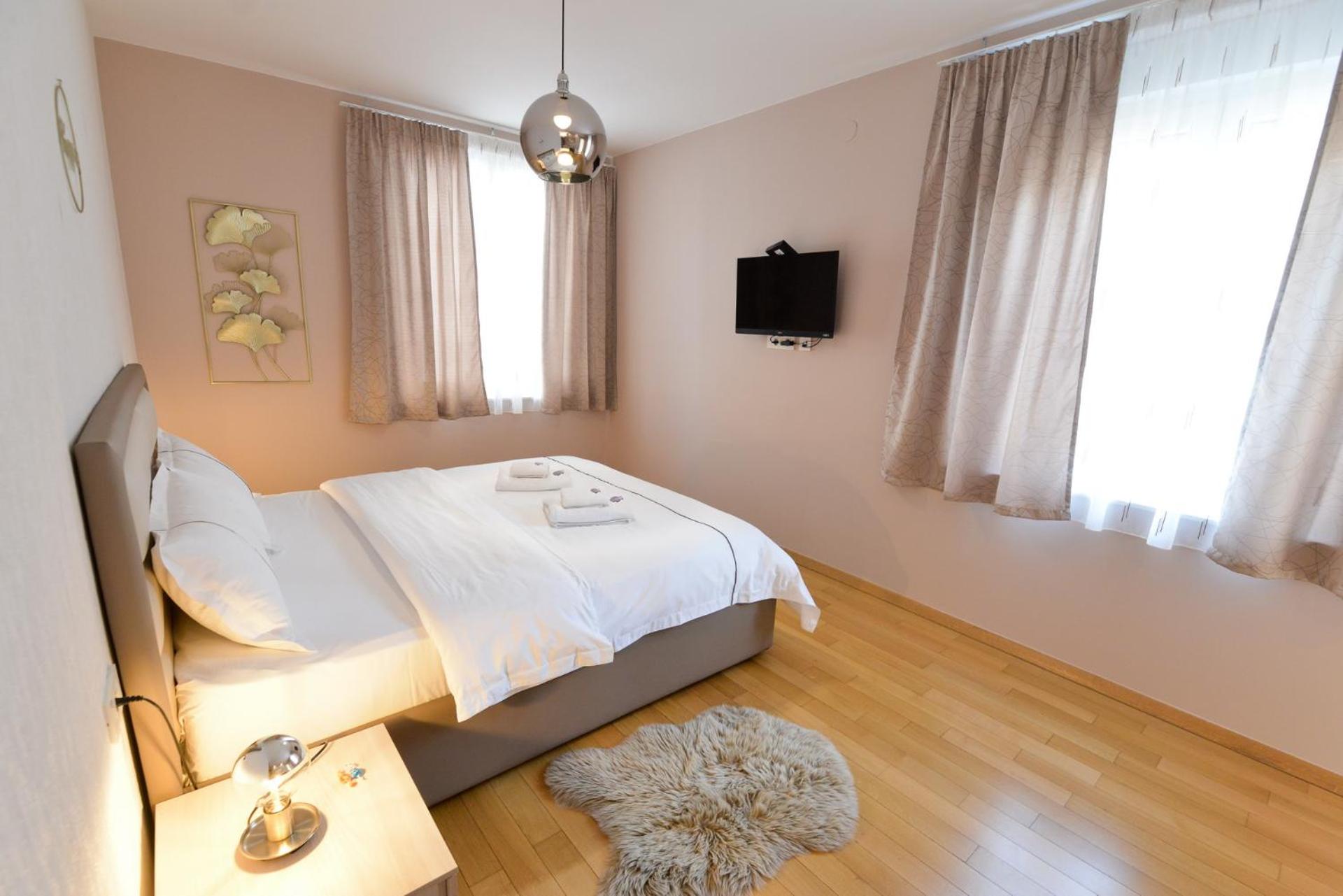 Zoilo Rooms self check-in