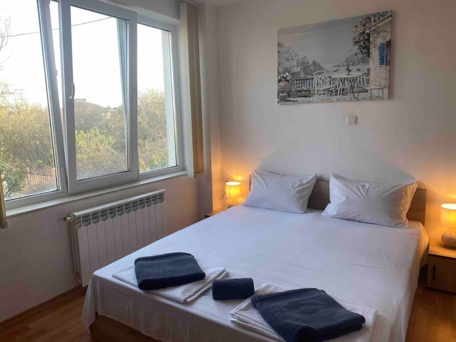Luxury Seaside Villa with Jacuzzi & Garden - Varna