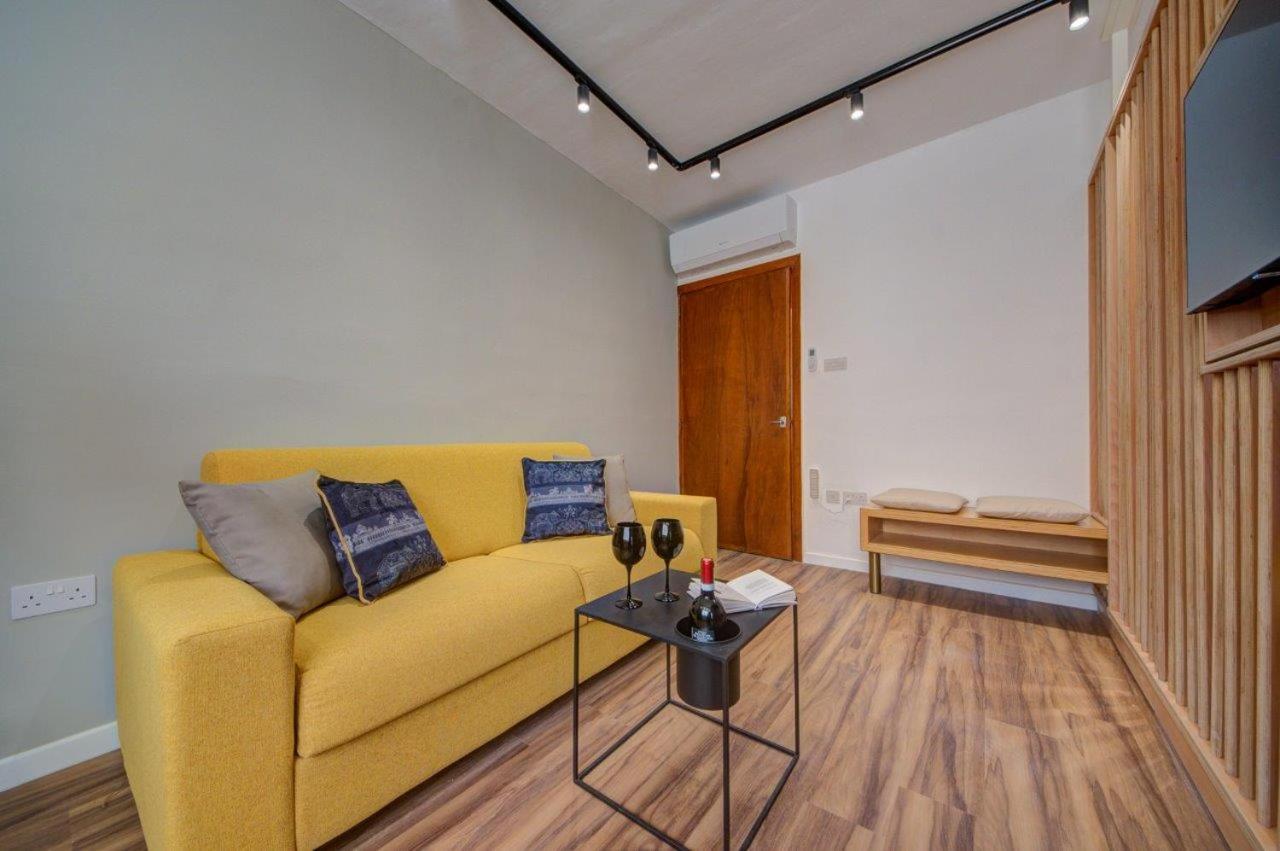 Stylish Apartment, Steps Away From The Sea in St Julians photo 2