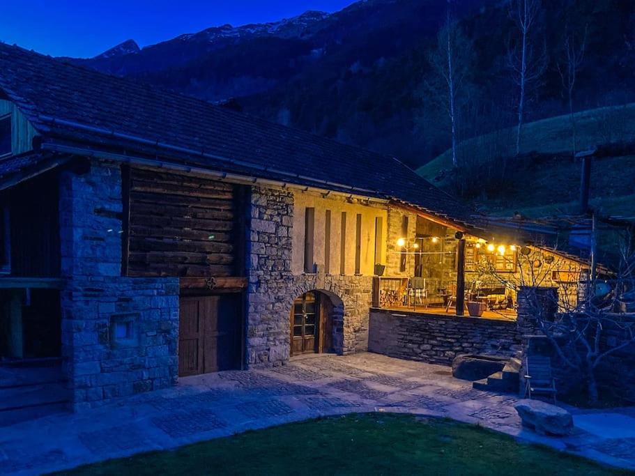 La Val Swiss Alpine Cottage with Southern Flavor