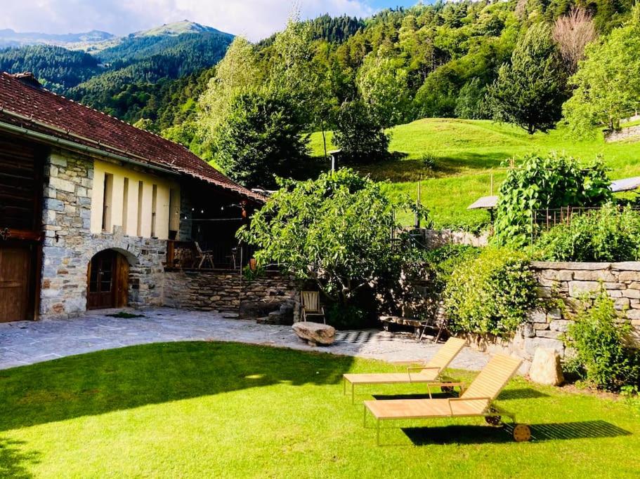 La Val Swiss Alpine Cottage with Southern Flavor