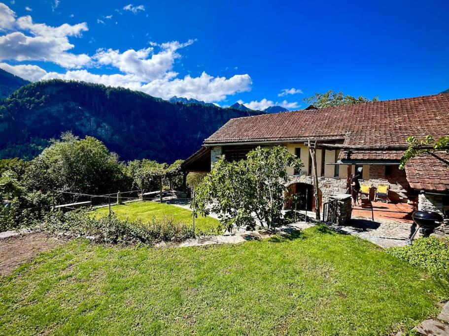 La Val Swiss Alpine Cottage with Southern Flavor