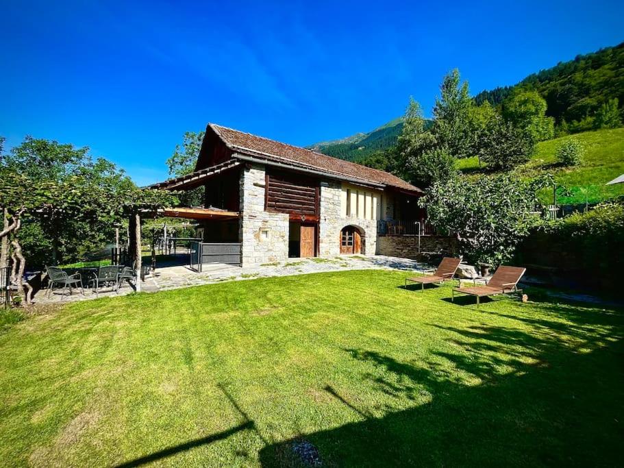 La Val Swiss Alpine Cottage with Southern Flavor